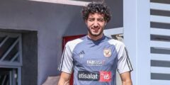 محمد هاني ينتظم في تدريبات الأهلي عقب العودة من الجزائر