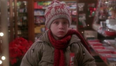 فيلم Home Alone.. لماذا يرتبط في أذهان العالم بأجواء الكريماس؟