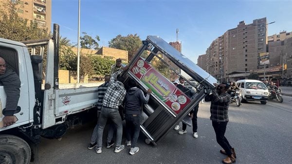 إزالة 500 مخالفة إشغال وتعديات من الباعة الجائلين والمنشآت التجارية باللبيني هرم| صور