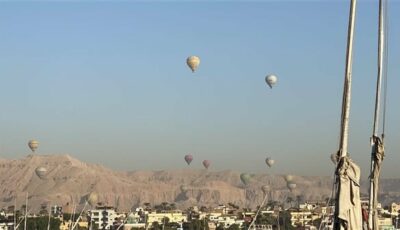 بعد توقف يوم واحد.. عودة رحلات البالون الطائر بالأقصر