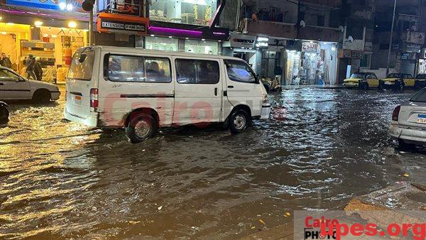 غرق الشوارع في الإسكندرية بسبب السيول ليلة نوة عيد الميلاد.. والمحافظة ترفع درجة الاستعداد القصوى