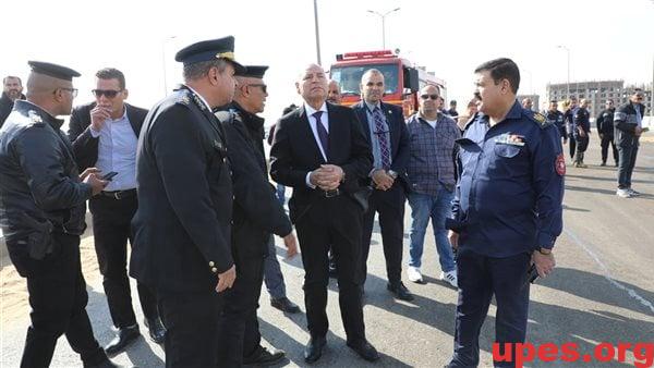 لا خسائر في الأرواح بحادث انقلاب سيارة المواد البترولية بالقرب من الأسمرات|صور