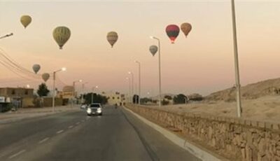 عودة رحلات البالون الطائر في الأقصر بعد توقفها.. 1800 سائح يزينون السماء