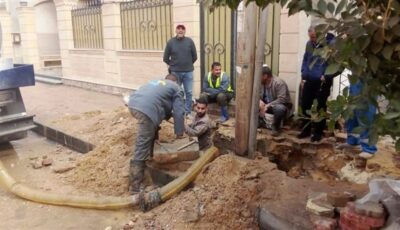 إصلاح ماسورة عمومية بمنطقة أرض الجولف وعودة المياه لطبيعتها.. صور