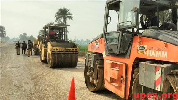 محور حيوي.. محافظ الجيزة يتابع تنفيذ مشروع رصف وتطوير طريق 21 الرئيسي بالصف وأطفيح