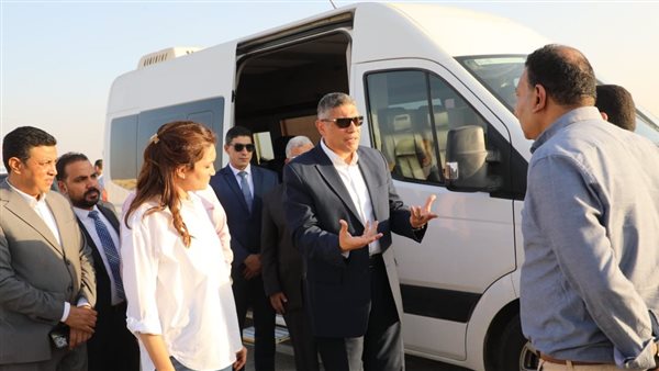 محافظ الجيزة يتابع أعمال التجميل والإنارة بطريق مصر إسكندرية الصحراوي