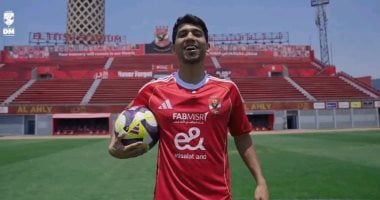 توروب يفاضل بين شكري وكوكا لقيادة الجبهة اليسرى للأهلي أمام المصري