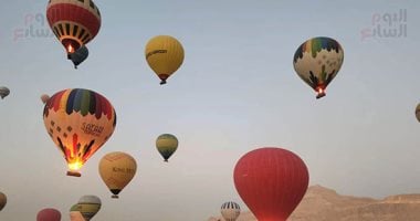البالون الطائر بالأقصر يحتفل بافتتاح المتحف المصرى الكبير بمشاركة مئات السياح.. صور