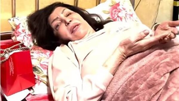 نجوى فؤاد تستعد لجراحة معقدة في العمود الفقري بعد سقوط مؤلم داخل منزلها!