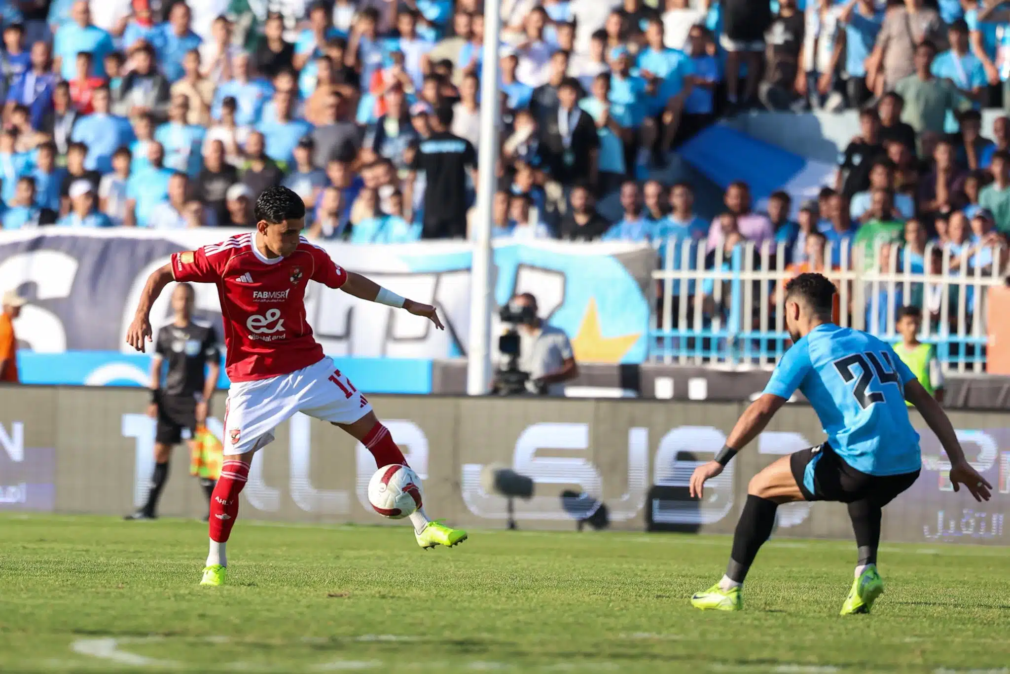 جديد أشرف بن شرقي مع الأهلي.. ومفاجأة عن حمزة عبد الكريم وبرشلونة