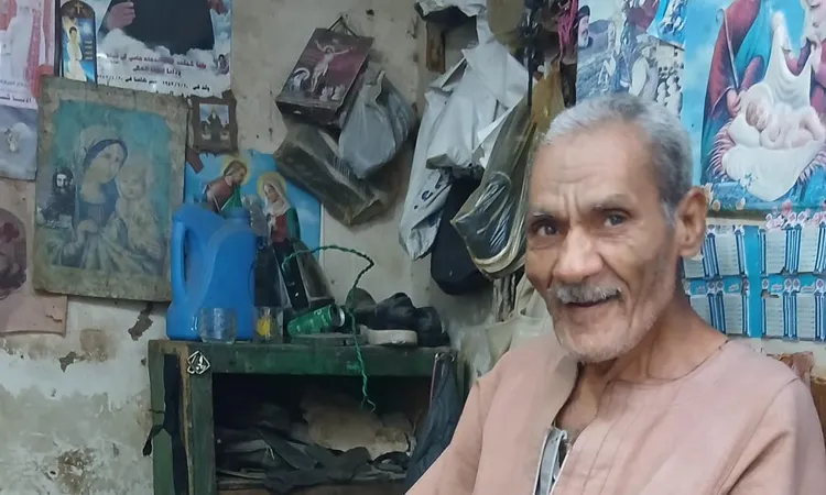 مهنة من زمن البشوات.. عم سعيد يروي تاريخ الجزماتي في قنا