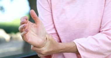 ممارسة يومية خاطئة تزيد حدة التهاب المفاصل.. ما هى وكيفية تصحيحها؟