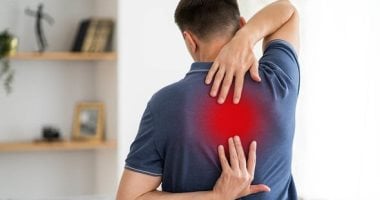 متى يشير ألم الظهر إلى مشكلات بالكلى.. علامات انتبه لها