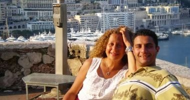 هل عاد أحمد الفيشاوى لاستقبال واجب العزاء فى وفاة سمية الألفى اليوم؟