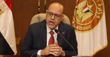 الحكومة تحدد ساعات العمل بالمنشآت الصناعية بحد أقصى 8 ساعات يوميا