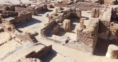 الحبس وغرامة 500 ألف جنيه عقوبة وضع إعلانات على الأثر