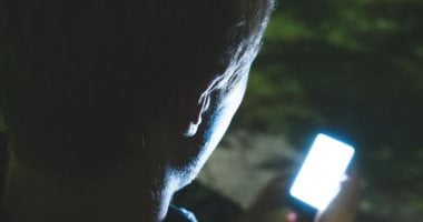 لو اتسجلت مكالمتك من غير إذنك.. هل ده جريمة وإزاي تبلغ عنها؟