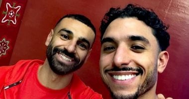 محمد صلاح ينشر سيلفى فوز منتخب مصر على زيمبابوى مع عمر مرموش