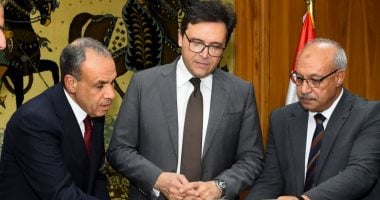 فى زيارة لدار الكتب.. وزير الخارجية يتسلم وثائق وخرائط تاريخية بعد ترميمها