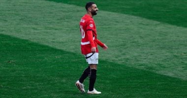 خروج محمد صلاح ودخول أسامة فيصل أمام جنوب أفريقيا فى الدقيقة 89