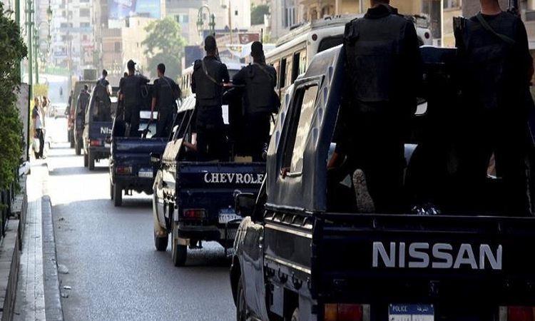 الأمن يضبط عدة أشخاص بمحافظات مصر لتوزيع أموال وبطاقات على الناخبين خلال الانتخابات