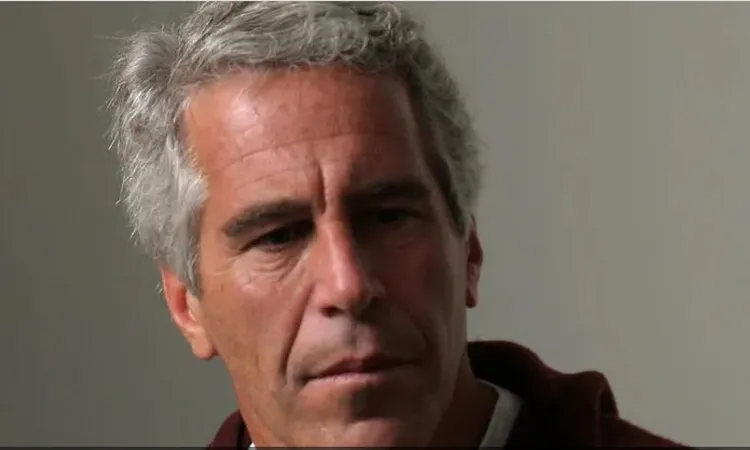 ديمقراطيون ينشرون صورًا ووثائق جديدة عن إبستين قبيل مهلة قانونية تُلزم إدارة ترامب بالكشف الكامل