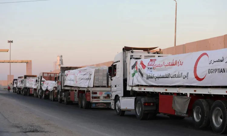 مصر تدفع قافلة مساعدات ضخمة إلى غزة لتخفيف آثار الأمطار الغزيرة وتدهور الأوضاع الإنسانية