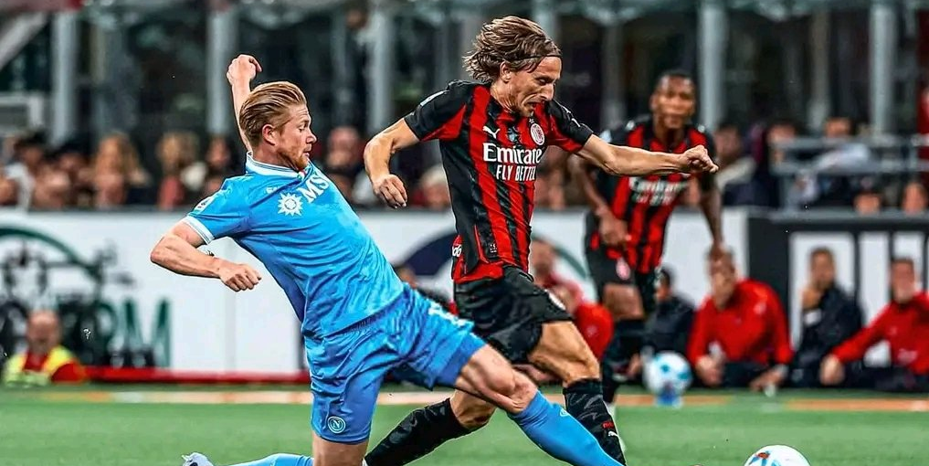 ميلان يتأخر امام نابولي في الشوط الاول اتحاد: