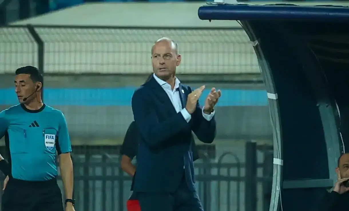 أول رد من الأهلي على اهتمام بيراميدز بضم عمر كمال.. وتوروب يحدد قائمة الراحلين