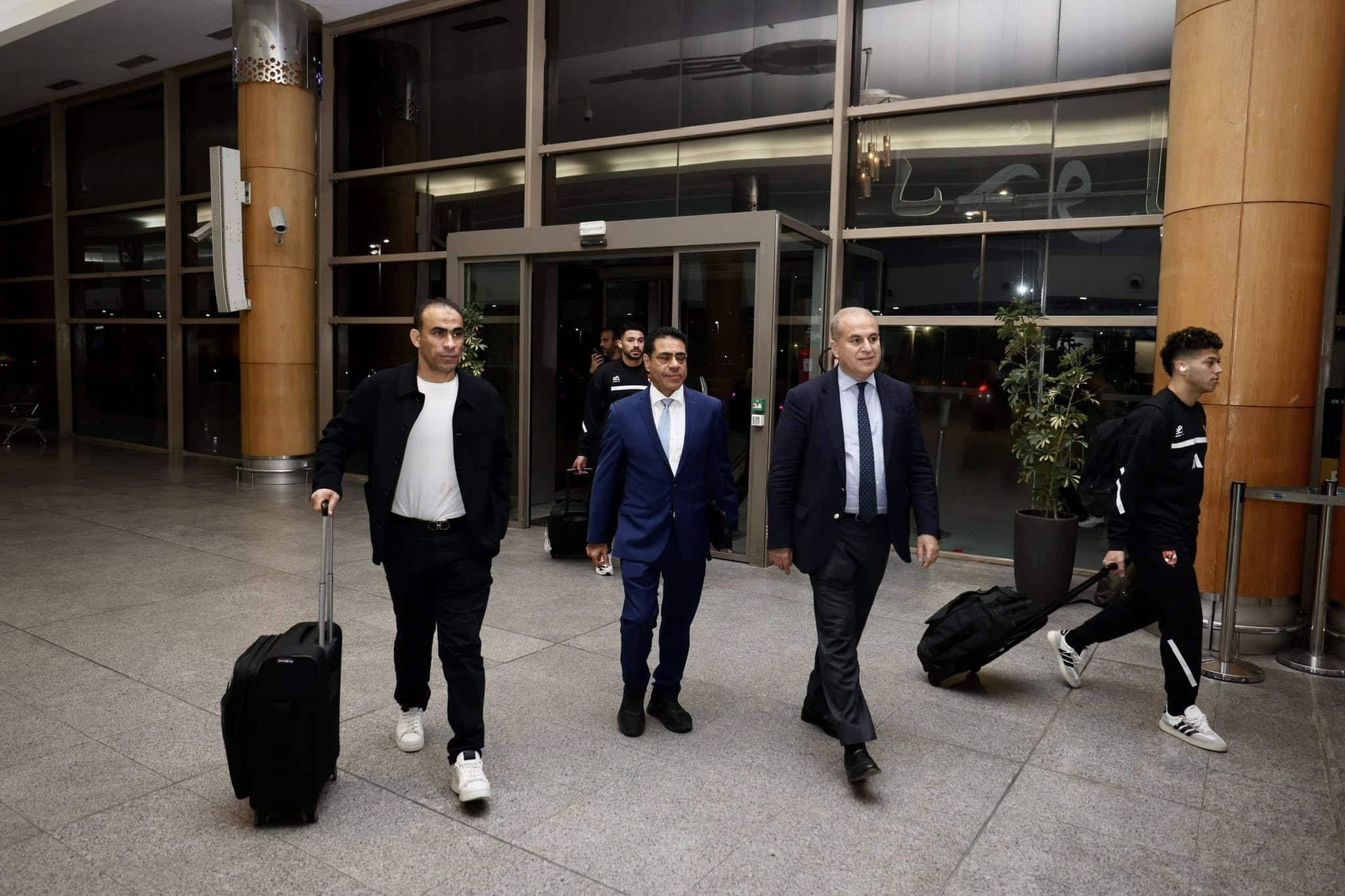 مدرب الزمالك الجديد يفاجئ الأهلي.. وعبد الحفيظ يمزق عقود صفقة جديدة بعد حامد حمدان