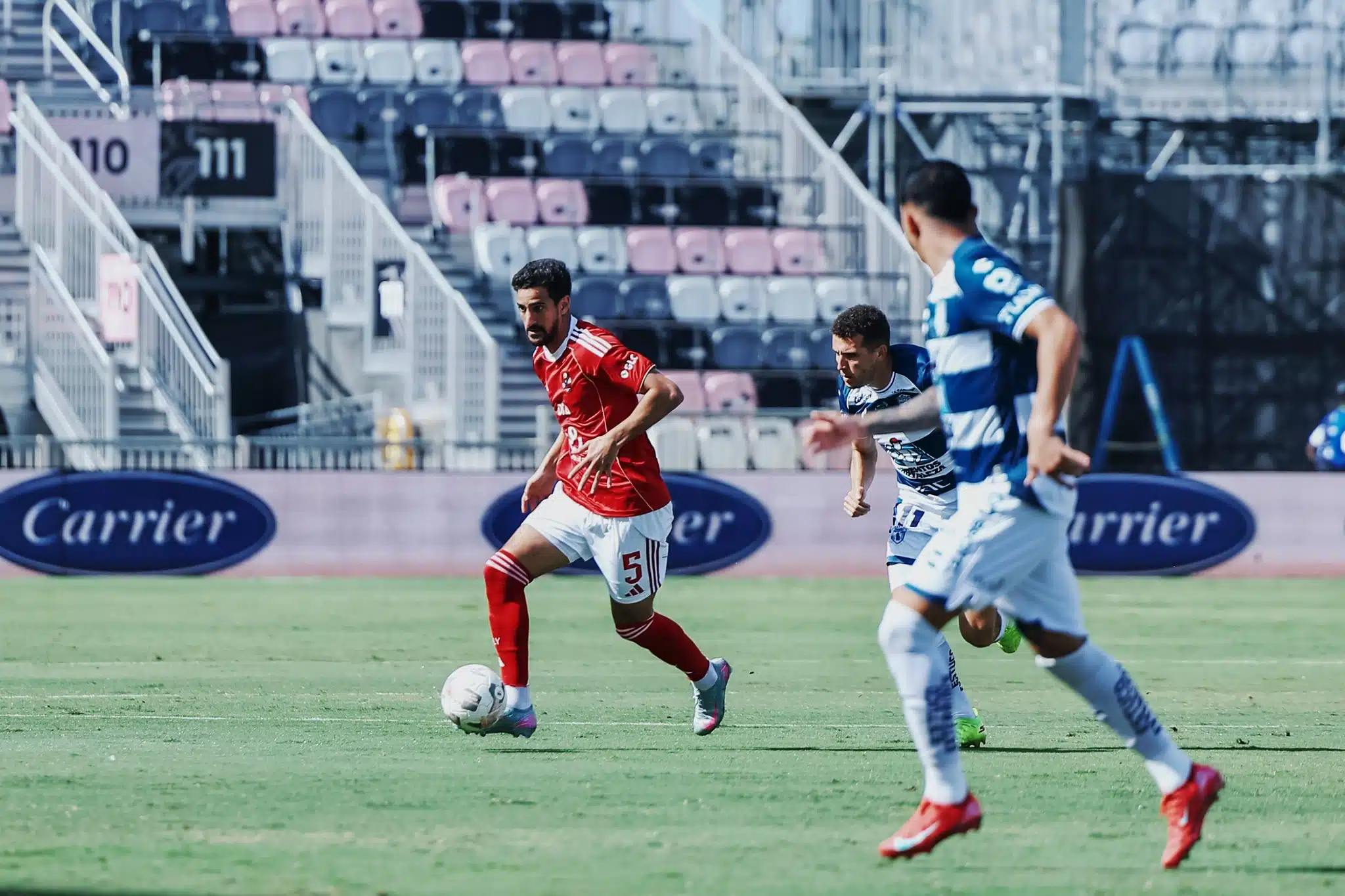 رد الأهلي على إصابة نجمه بالصليبي.. وأشرف داري يصعق الجميع برفقة بيكهام وأفشة