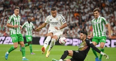 ريال مدريد يواجه بيتيس لملاحقة برشلونة على صدارة ترتيب الدوري الإسباني