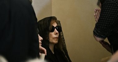 ابنى الحبيب.. فيروز تهدى ابنها هلى الرحبانى باقة ورد فى يوم وداعه الأخير