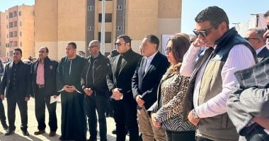 رئيس الوزراء يسلم عقود الوحدات السكنية بمشروع 30 عمارة سكنية بمدينة الطود