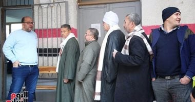 إقبال متزايد على لجان إعادة انتخابات مجلس النواب فى العياط