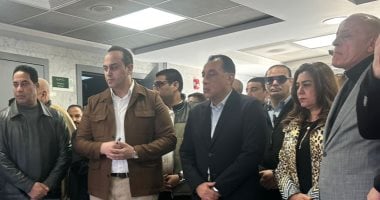 الخدمة كويسة ولا فى شكوى؟.. مدبولى يطمئن على مرضى الأورام فى مستشفى الكرنك