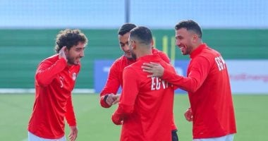 جلسة تحفيزية من صلاح لزملائه فى المران الأخير استعدادا لمواجهة بنين