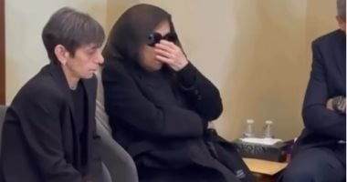 دموع الفنانة فيروز تنهمر حزناً على ابنها هلى الرحبانى فى جنازته