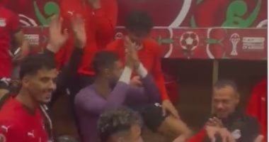 شاهد غناء ورقص لاعبى منتخب مصر بقميص محمد حمدى بعد تخطى كوت ديفوار