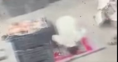 حسن الخاتمة.. شاب يؤم والده فى الصلاة ويلقى ربه لحظة السجود.. فيديو