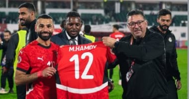 مواقف مؤثرة لمحمد صلاح قائد المنتخب.. رفع قميص حمدى ووصف زملاءه بأفضل جيل