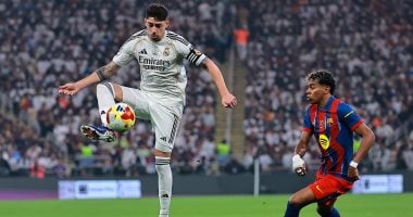 برشلونة ضد الريال.. تعادل 2-2 في شوط أول ناري بكلاسيكو السوبر الإسباني