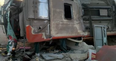 مصرع عامل وإصابة 27 فى حادث انقلاب أتوبيس بالشرقية.. صور
