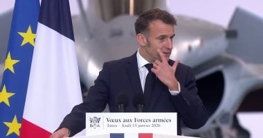 عين ماكرون الحمراء تثير الجدل أثناء كلمته أمام القوات المسلحة الفرنسية.. فيديو