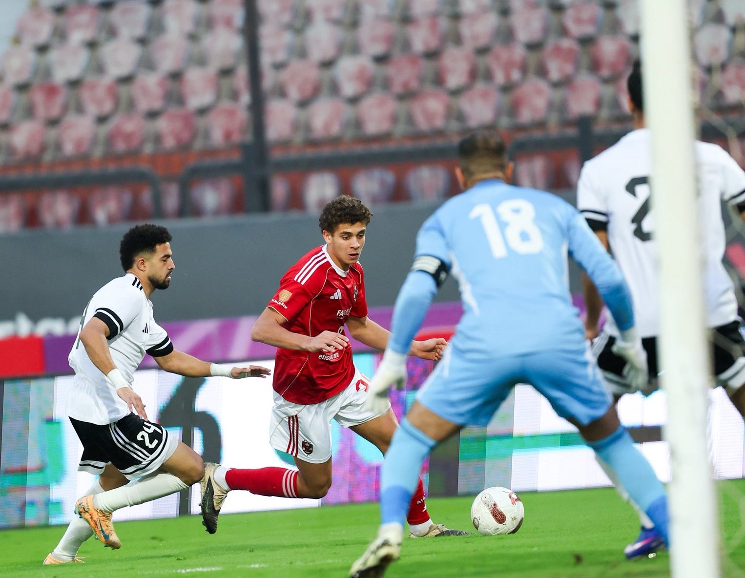 “الأحمر باهت”.. الأهلي يودع كأس العاصمة بخسارة جديدة أمام طلائع الجيش