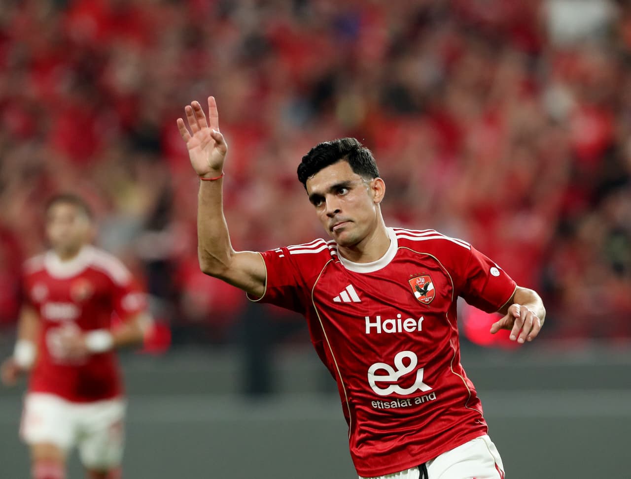 أشرف بن شرقي ولطمة قوية داخل صفوف الأهلي