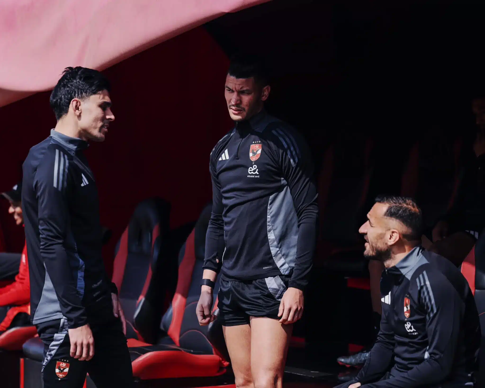 ” كفاية كدة”.. أول رد فعل من إدارة الأهلي على إصابة أشرف داري الجديدة