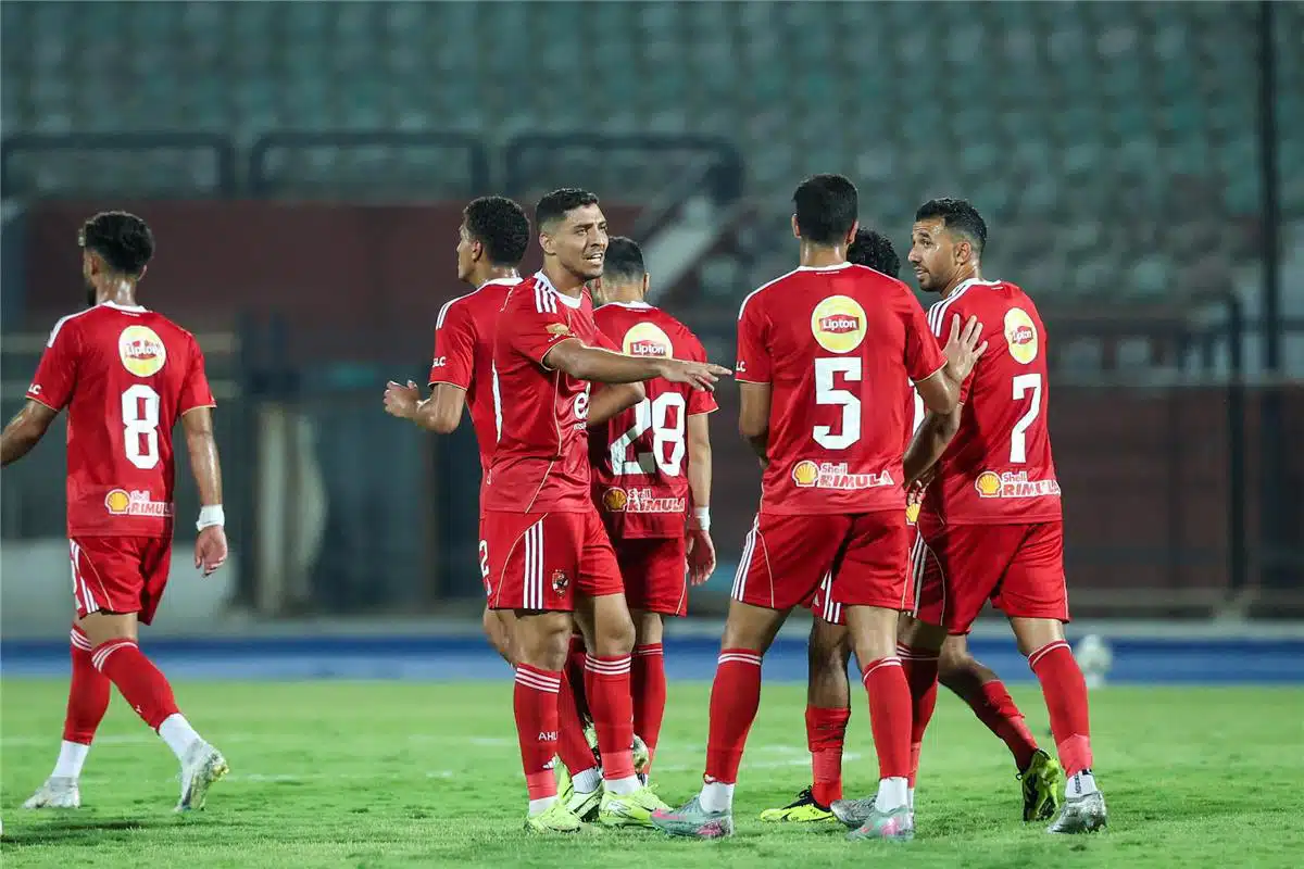 خوفاً من ضياع الوقت.. الأهلي يضع “الإستبن” بديلاً لتعثر المفاوضات مع الداهية